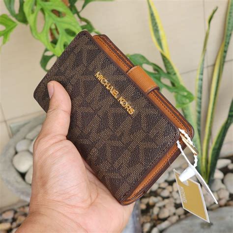 michael kors jet set zip around bifold wallet|michael kors large trifold wallet.